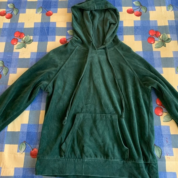 A green women’s sweater - Picture 2 of 3